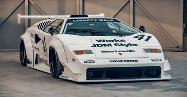 Переосмысленная легенда: в Японии выполнили яркий тюнинг Lamborghini Countach (видео)
