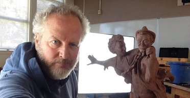 Показал мандарины и скульптуры: "мокрый" злодей Марв из "Один дома" стал звездой соцсетей