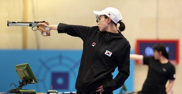 Девушка с плюшевым слоником: южнокорейская снайперша Ким Йеджи стала сенсацией Олимпиады