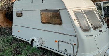 Женщина превратила старый вагончик в удобный дом: как выглядит ее жилище (фото)