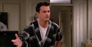 "Привет, я Чендлер. Я шучу, когда мне некомфортно": 10 знаменитых цитат Мэттью Перри