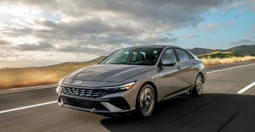Hyundai презентував новий седан Elantra 2024: як змінилася популярна модель (фото)