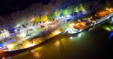 Круизный лайнер с пассажирами врезался в бетонную стену в шлюзе на Дунае