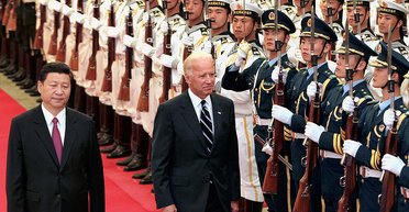 Ліплять мир для України. Чому пожвавилися "миротворці" і чого варті їхні пропозиції