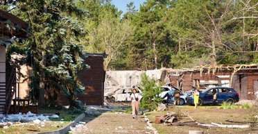 ВС РФ ударили четырьмя бомбами по базе отдыха возле Запорожья: есть погибшие, много раненых (видео)