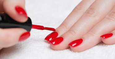 Блогерка розповіла, чим примітні жінки з короткими нігтями (фото)