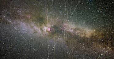 Зірки зникають через об'єкти на орбіті: врятує ситуацію особлива чорна фарба (фото)