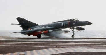 Пʼять штурмовиків Super Etendard: чи зможуть застарілі аргентинські літаки посилити Україну