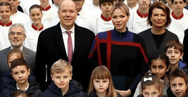 Княгиня Монако продемонструвала накидку за 135 тисяч грн (фото)