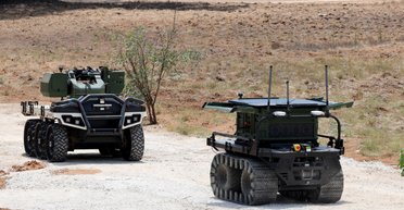 Роботы научились сами собираться в стаи и держать строй: как это пригодится военным