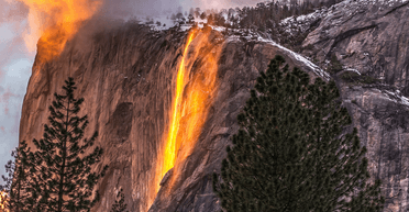Рідкісне явище: каліфорнійський водоспад став "вогнепадом" (фото, відео)