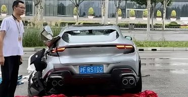 Первый кроссовер Ferrari за $400 000 разбили вскоре после покупки (фото)