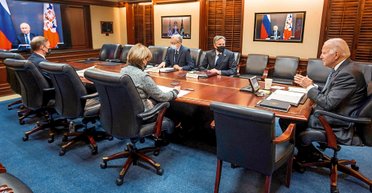 Велика угода. Чи здає Захід Україну та чому спрацювала тактика військових навчань РФ біля кордону