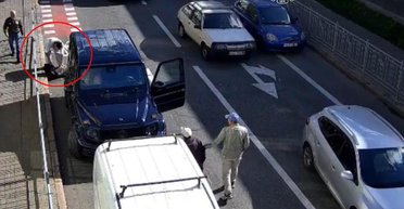 Велосипедист, избитый в центре Киева водителем Mercedes, вышел на связь: в каком он состоянии