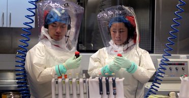 "Китай неможливо ізолювати": як у США вирішують проблему біологічної безпеки