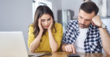 Наличные и валюта превыше всего: как украинцы хранят деньги и накапливают ли "на черный день"