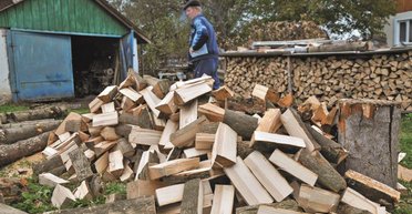 "Должны иметь документы": некоторых украинцев оштрафуют за хранение дров, — адвокат (видео)