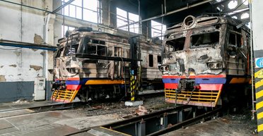 Збитки сягають 300 мільйонів: ЗС РФ знищили у Фастові 27 вагонів, як виглядає вокзал (фото)