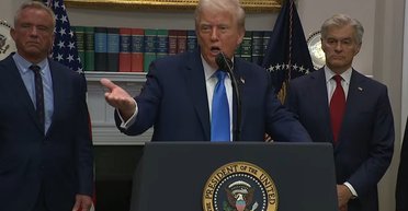 Трамп заявил, что парацетамол вызвает аутизм, но ученые это опровергают (видео)