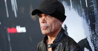 Зірка "Гри престолів" Пітер Дінклейдж змінився до невпізнання заради нової ролі