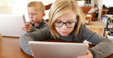 Дітям до 15 років заборонять користуватися соцмережами у Данії, — The Guardian