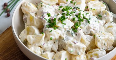 Самый простой картофельный салат: как приготовить холодный и сытный гарнир на ужин