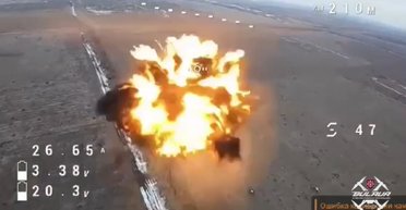 Взорвали в воздухе: ВСУ уничтожили российский БПЛА-камикадзе "Привет" FPV-дроном (видео)