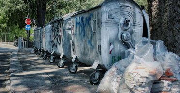 В Ивано-Франковске будут мобилизовать нарушителей, которые выбрасывают крупногабаритный мусор (видео)