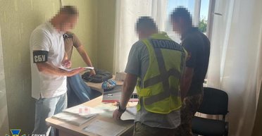 Робила довідки з важкими діагнозами для ухилянтів: на Житомирщині затримали голову ВЛК (фото)