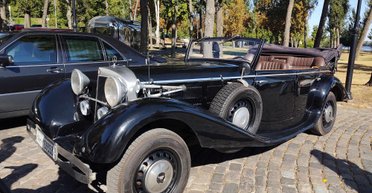 В Киеве прошел пробег редких ретро-автомобилей (фото)