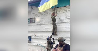 Замаячил сине-желтый флаг: ВСУ захватили еще одно село в Курской области, — соцсети (карта, видео)