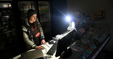 В Киеве и трех областях экстренно отключают свет: подробности от ДТЭК