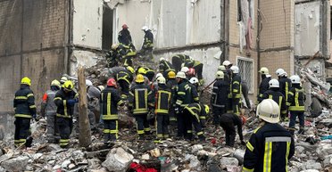 Детям было 8 и 10 лет: спасатели в Одессе нашли под завалами тела брата и сестры (видео)