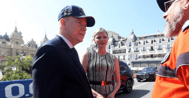 Змінила Louis Vuitton: новий лаконічний образ княгині Монако Шарлін (фото)