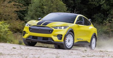 В раллийном стиле: Ford презентовал экстремальный электрокроссовер для бездорожья (видео)