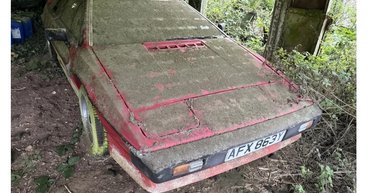 Как у Джеймса Бонда: знаменитый британский суперкар 80-х простоял 30 лет в сарае (фото)