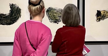 Співробітника картинної галереї звільнили за спробу стати знаменитим художником