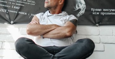 Лесик из DZIDZIO, у которого на сцене остановилось сердце, после реабилитации вернулся домой