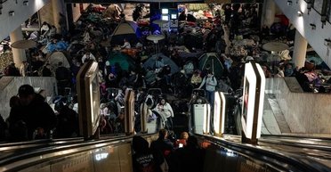"Просим не брать": в "Киевском метрополитене" отреагировали на скандал с палатками в подземке