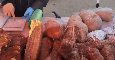 На Прикарпатье пенсионер бросил куском мяса в продавщицу и избил ее дочь: что решил суд