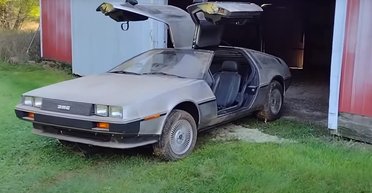 Культовая капсула времени: обнаружено заброшенное авто из фильма "Назад в будущее" (видео)