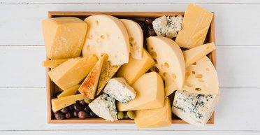 Як довго можна зберігати сир у холодильнику: рекомендації експертів