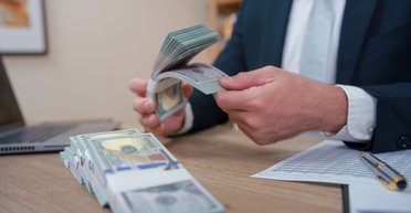 Валюта или гривна? Куда вкладывать средства и как инвестировать с максимальной выгодой в 2024 году