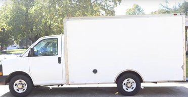 Старый Chevrolet превратили в уютный дом на колесах всего за $700 (видео)