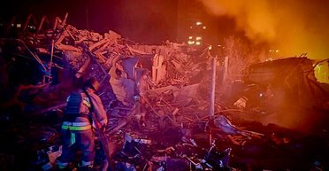 Росіяни вдарили ракетою по житловому мікрорайону Миколаєва: в області зникло світло (фото)