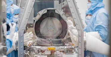 Прошло 3 месяца: почему NASA  не может открыть контейнер с образцами астероида Бенну (фото)
