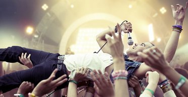 Мир в когтях свободы. 10 лучших композиций месяца