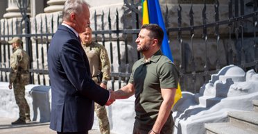 На постачання зброї Києву впливає корупція в Україні, — Науседа