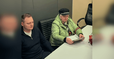 "Труха Україна" подарувала квартиру бабусі та онуку з Бахмутчини