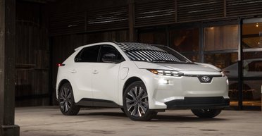 Subaru представила мощные семейные электрокроссоверы с запасом хода более 400 км (фото)